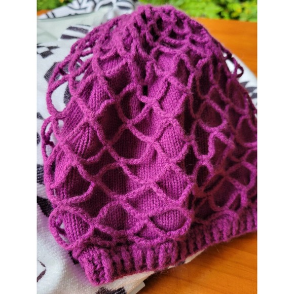 Burton Wool Knit Hat With Crochet Netting. Fuchsia. Excellent! - Picture 2 of 7